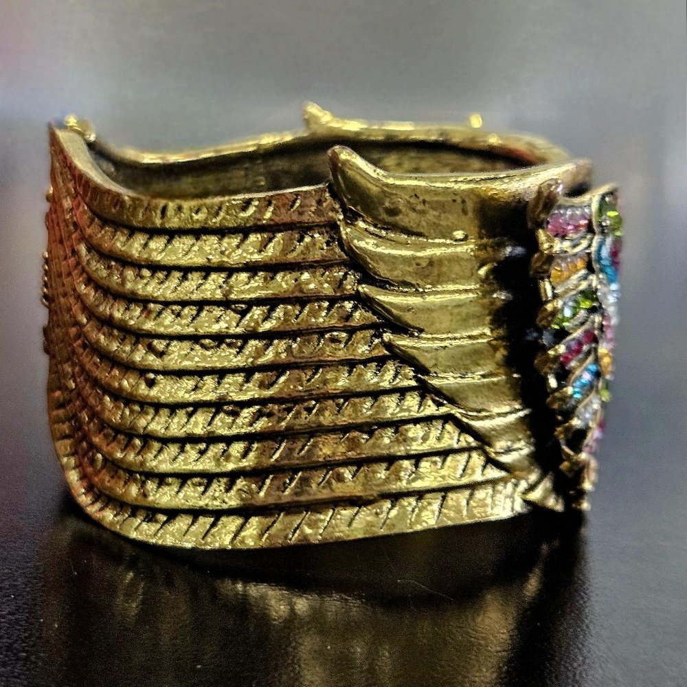 Cuff - Picture 3 of 4